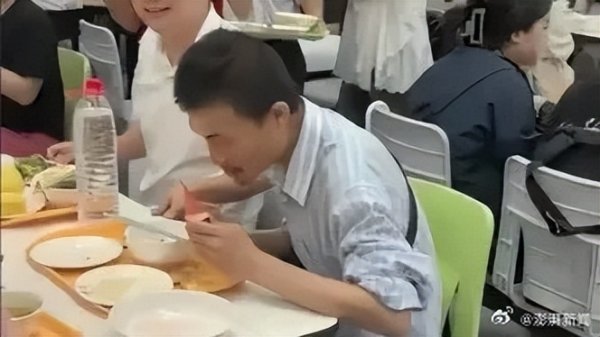 老虎配资 韦东奕就餐遭“贴脸拍摄”，超5000个违规账号被清理！